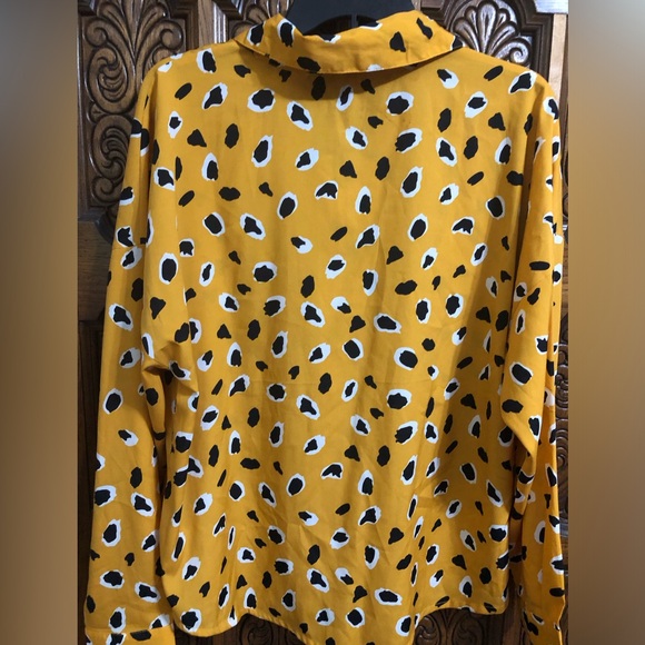 Woman’s boohoo Top - Picture 14 of 14